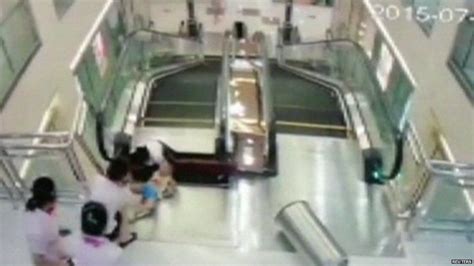 China Mall Blamed For Womans Death In Escalator Bbc News