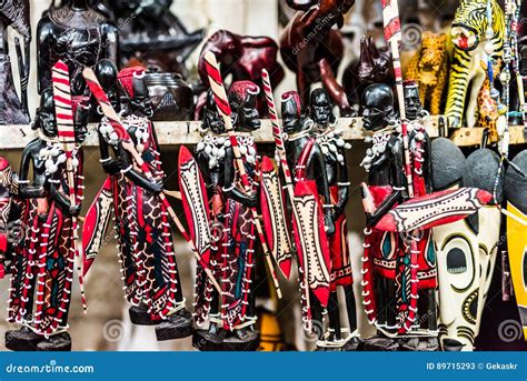 Schöne Hölzerne Gemalte Zahlen Masais An Sansibar Markt Stockbild