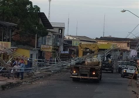 Caminh O Derruba Postes E Deixa Bairros Do Centro E Zona Sul De Macap