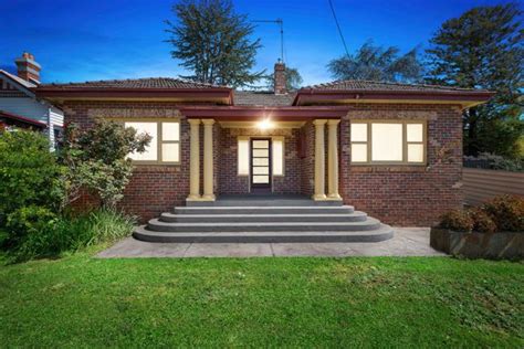 10 Echuca Street Quarry Hill VIC 3550 Sale Rental History