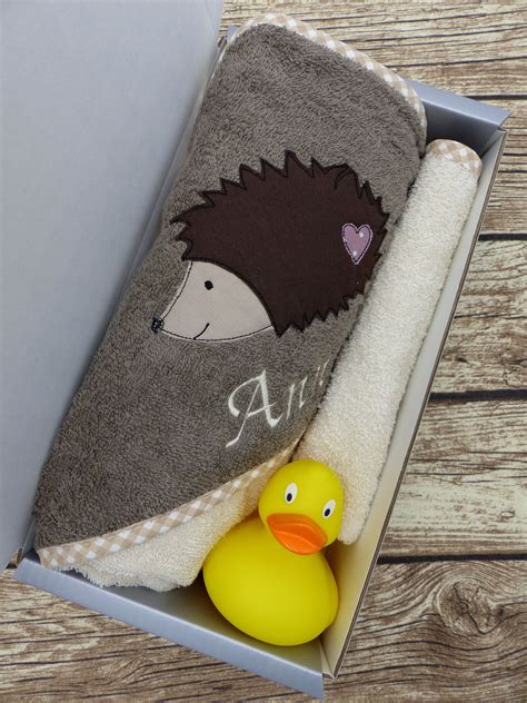 Geschenkset Baby Baden Mit Namen Igel Natur Etsy Baby Baden