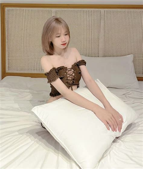 Top ảnh Hoàng Lan Anh bikini khoe trọn body cực sexy