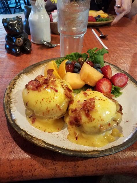 I Ate Southern Style Eggs Benedict Bacon Bits Hollandaise Sauce Poached Eggs Fried Green