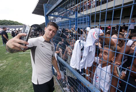 Corinthians Deposita Dinheiro Mas Presidente Do Talleres Faz Jogo Duro