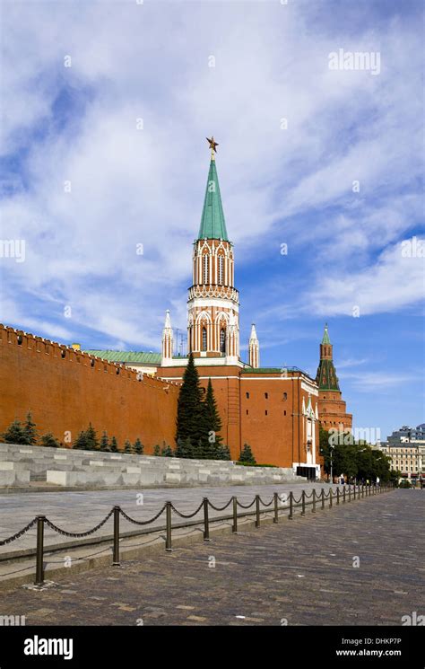 Moscow, Kremlin wall and Kremlin Stock Photo - Alamy