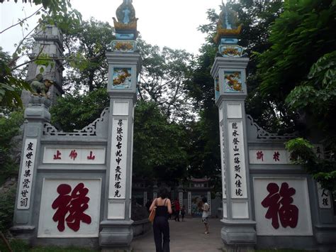 A temple in the middle of Sword Lake in Hanoi - Vietnam Travel Online