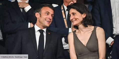 Amélie Oudéa Castéra embrasse ardemment Emmanuel Macron cette image