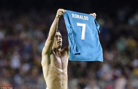 Inquesta Foto Viene Raffigurato Ronaldo Durante El Clasico Al CampNou