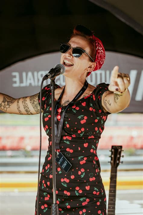 Ina Pross - Solo-Artist | Live Up