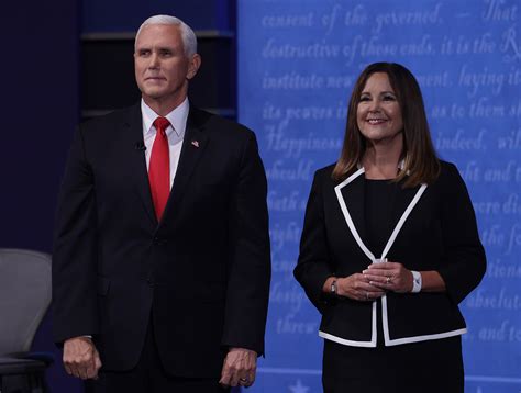 Karen Pence Didnt Wear A Mask On Stage After Debate