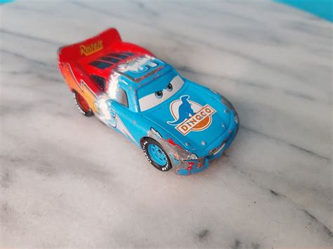 Miniatura Disney De Metal Carro Transforming Lightning McQueen Do