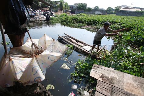 PROYEK PENGERINGAN KAMPUNG APUNG TERBENGKALAI ANTARA Foto