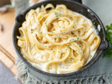 Macarrão talharim ao molho branco receita rápida de restaurante