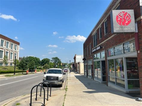 Ypsilanti mulls makeover of deteriorating West Cross Street parking lot ...