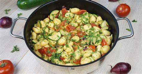 R Hrseelig Gnocchi Pfanne Mit Zucchini Und Tomaten