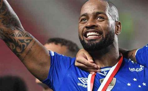 Zagueiro Dedé parabeniza acesso do Cruzeiro à Série A Sempre na