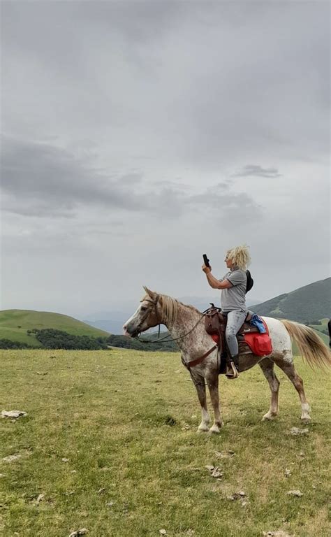 Una Giornata A Cavallo Nel Parco Nazionale Dei Monti Sibillini Su