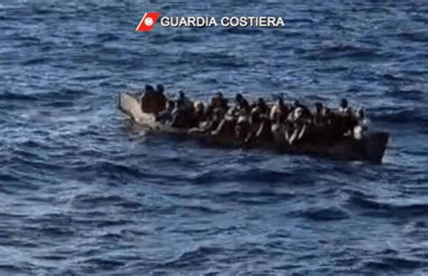 Lampedusa migranti 4 sbarchi nella notte In 24 ore più di 400