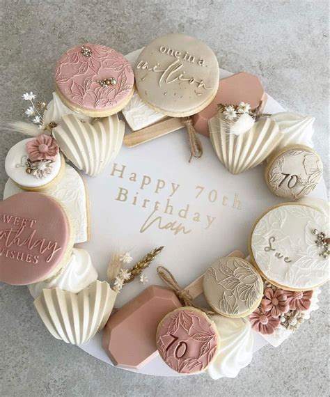 Pin By Sanja On Quick Saves In 2024 Dessert Gifts Fondant Cookies