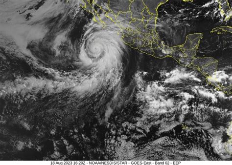 Huracán Hilary alcanza categoría 4 y amenaza con lluvias suroeste de