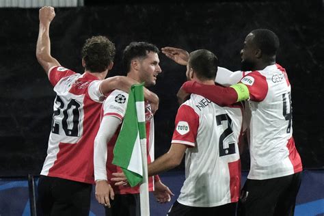 Feyenoord vs Utrecht a qué hora juega Santi Giménez pronóstico y