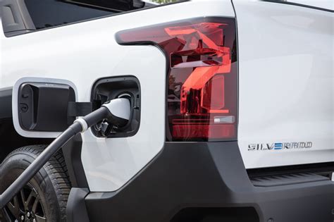 Chevrolet Silverado Ev Work Truck Tow Payload Confirmed