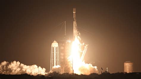 Spacex Launches Intuitive Machines Nova C Lander On Historic Moon Mission