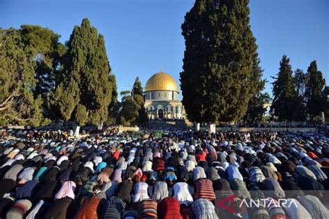 Muslim Palestina Laksanakan Salat Idul Adha Di Masjid Al Aqsa