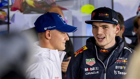 Formel 1 Mick Schumacher Bekommt Besonderes Geschenk Von Max Verstappen