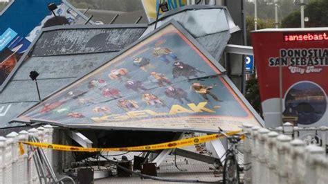 El Viento Arranca De Cuajo Los Carteles Del Festival De Donostia La