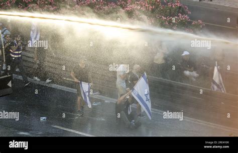 Jerusalem Israel 24th July 2023 Police Officers Use A Water Cannon