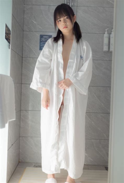 Very Sexy And Shaved Babes From Japan AS24 35904 Porn Pic