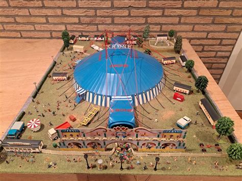 Preiser H Modeltreinfiguren Circus Hoofdtent Krone Met