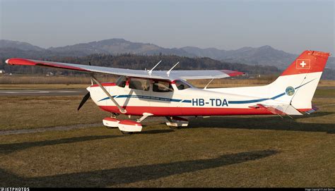 Hb Tda Cessna S Skyhawk Sp Flugsportgruppe Z Rcher Oberland