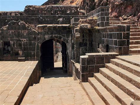 10 Best Forts In Pune A Trekkers Paradise Zingbus