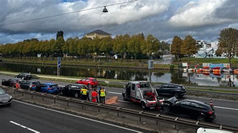 Sr De Massenkarambolage Auf Der A In Saarbr Cken