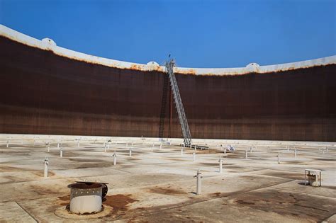 Floating Roof Oil Storage Tanks