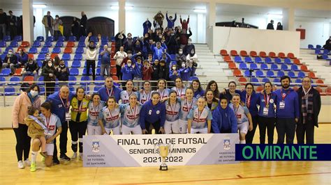 O MIRANTE Vitória de Santarém levanta Taça Distrital de futsal feminino