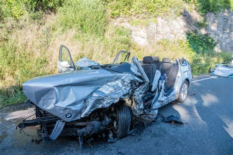 T Dlicher Unfall Auf Der B Frontalcrash Fahrer Stirbt Noch An