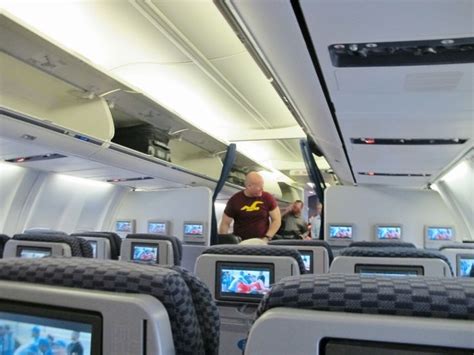 United Airlines Fleet Boeing 737-800 Premium Eco:Economy Plus Cabin ...