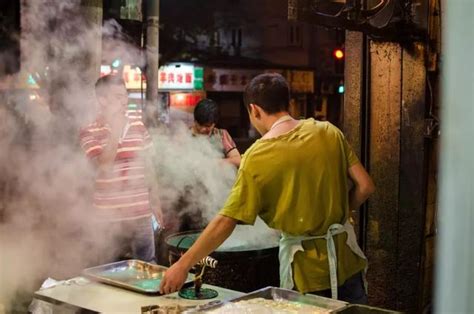 深圳地攤江湖：月入過萬的城市流浪者，還有難以訴說的心酸 每日頭條