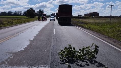 Caminhoneiro perde a vida após ser atropelado na BR 285 em Carazinho