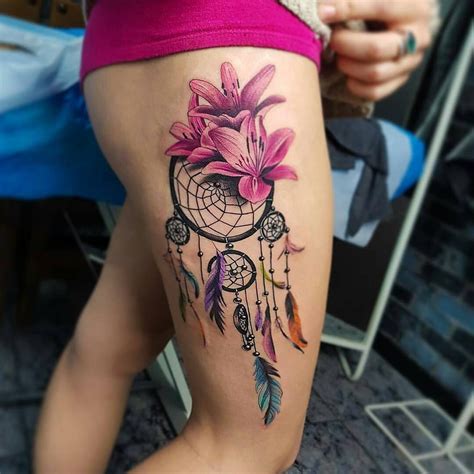 Tatuaje Atrapasue Os Y Flores Tatuajes Para Mujeres Tatuajes Muslo