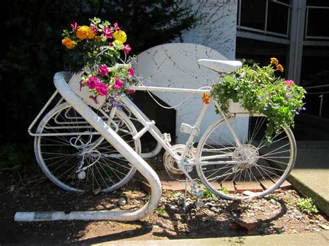 15 Fascinating Ways To Do Diy Bicycle Decor In Your Garden