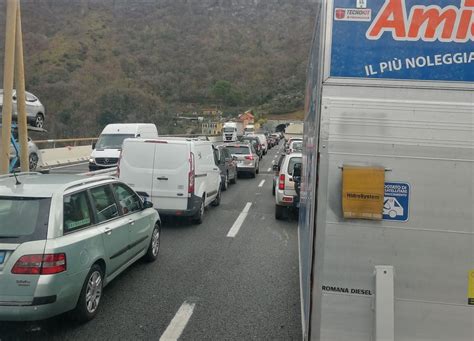 Incidente In A26 Fra Ovada E Masone 9 Chilometri Di Coda In Entrambe