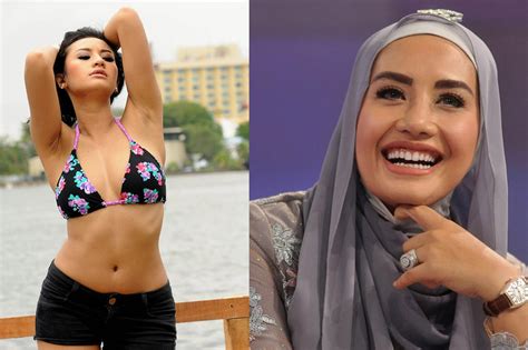 11 Artis Panas Indonesia Berhijab Blog Unik