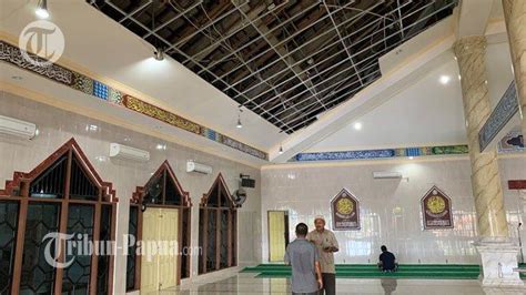 BREAKING NEWS Papua Diguncang Gempa Beruntun Plafon Masjid Nurul Amin