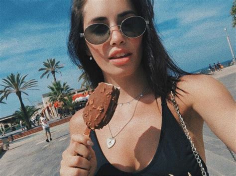 Pin De Estefania En Lali Lali Esposito Famosos Mujeres