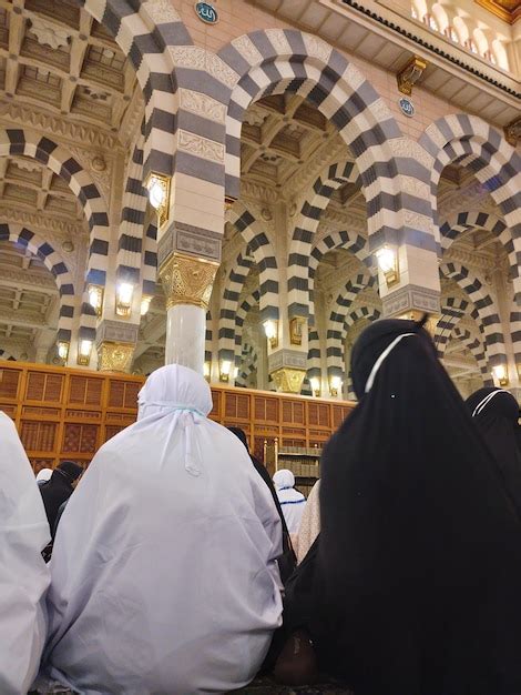 La Arquitectura Interior De La Mezquita De Los Profetas De AlMasjid An