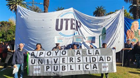 La Marcha Universitaria En Mendoza Sum A Personas En Defensa De